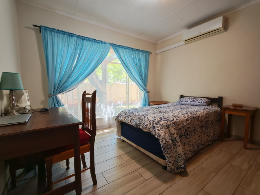 5 Bedroom Property for Sale in Kannoniers Park North West